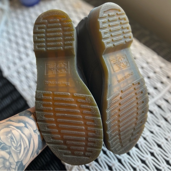 Black 1460 Women’s Pascal Dr. Marten boots - Picture 6 of 9